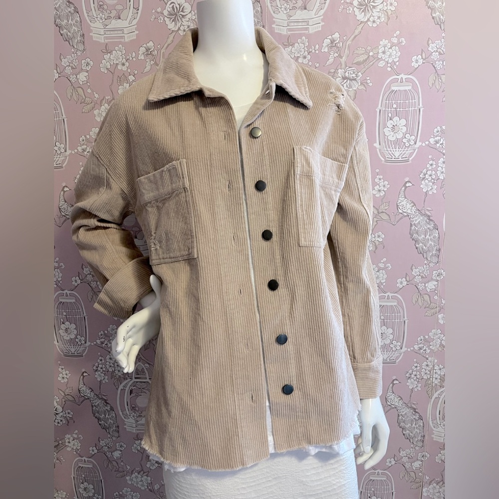 NWOT woman’s “Mystree “ brand distressed corduroy jacket/shaket